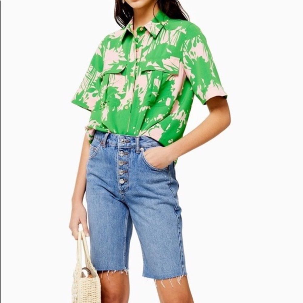 TOPSHOP BUTTONFLY BIKER JEAN SHORTS ⭐️IN STORES⭐️